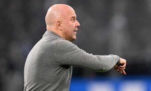 سلوت: مفاوضات تجديد العقد مستمرة مع كوناتي دون حسم نهائي